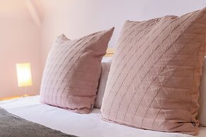 Stunning 5 Bed in the Centre of Bourton