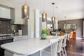 Stunning 5 Bed in the Centre of Bourton