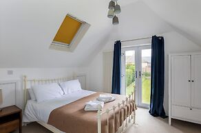 Stunning 5 Bed in the Centre of Bourton