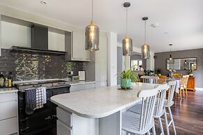 Stunning 5 Bed in the Centre of Bourton