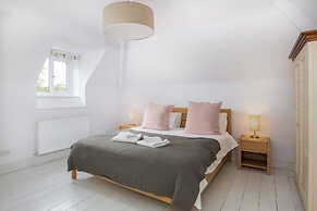 Stunning 5 Bed in the Centre of Bourton