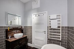 Stunning 5 Bed in the Centre of Bourton