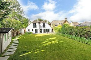 Stunning 5 Bed in the Centre of Bourton