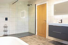 Orchard Barn-Luxury 4 BD Barn Conversion