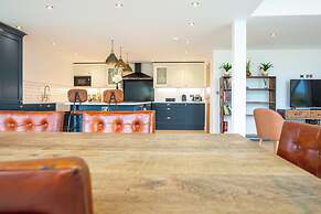 Orchard Barn-Luxury 4 BD Barn Conversion