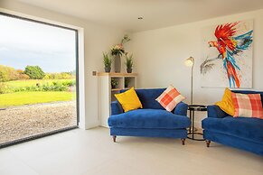 Orchard Barn-Luxury 4 BD Barn Conversion