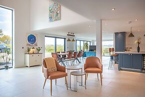 Orchard Barn-Luxury 4 BD Barn Conversion