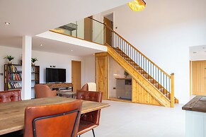 Orchard Barn-Luxury 4 BD Barn Conversion