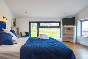 Orchard Barn-Luxury 4 BD Barn Conversion