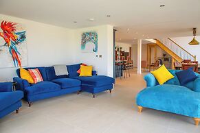 Orchard Barn-Luxury 4 BD Barn Conversion