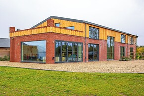Orchard Barn-Luxury 4 BD Barn Conversion