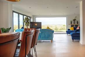 Orchard Barn-Luxury 4 BD Barn Conversion