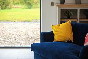 Orchard Barn-Luxury 4 BD Barn Conversion