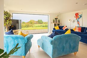 Orchard Barn-Luxury 4 BD Barn Conversion