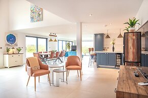 Orchard Barn-Luxury 4 BD Barn Conversion