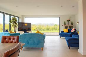 Orchard Barn-Luxury 4 BD Barn Conversion