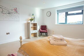 Orchard Barn-Luxury 4 BD Barn Conversion