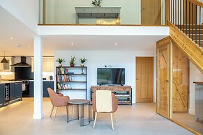 Orchard Barn-Luxury 4 BD Barn Conversion