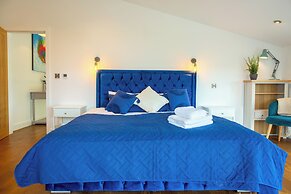 Orchard Barn-Luxury 4 BD Barn Conversion