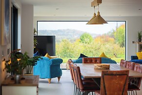 Orchard Barn-Luxury 4 BD Barn Conversion
