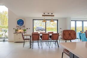 Orchard Barn-Luxury 4 BD Barn Conversion