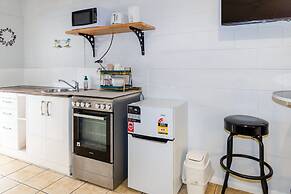 Innisfail Riverfront Motel