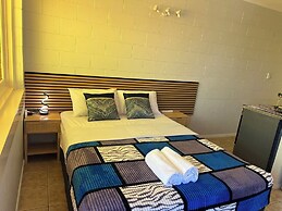 Innisfail Riverfront Motel