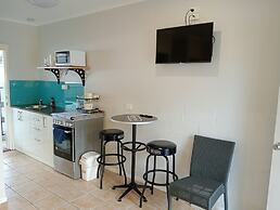 Innisfail Riverfront Motel