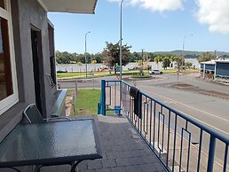 Innisfail Riverfront Motel