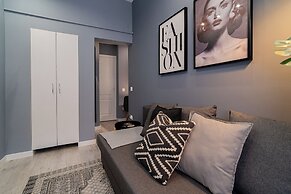 Chic Black & White 2BR on Dambovitei