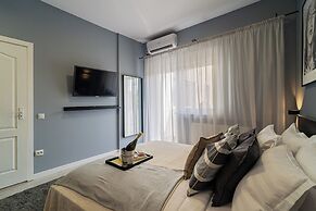 Chic Black & White 2BR on Dambovitei