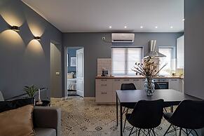 Chic Black & White 2BR on Dambovitei