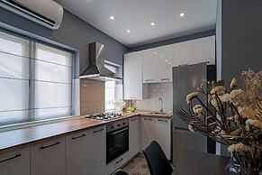 Chic Black & White 2BR on Dambovitei