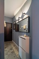 Chic Black & White 2BR on Dambovitei