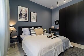 Chic Black & White 2BR on Dambovitei