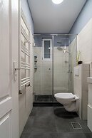 Chic Black & White 2BR on Dambovitei