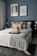 Chic Black & White 2BR on Dambovitei