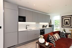 The Tottenham Hale Crib - Trendy 2bdr Flat With Balcony