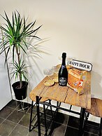Close to Leeds Centre - The Snug Apartment