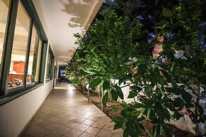 Spanos Apartments Anna's Lodge