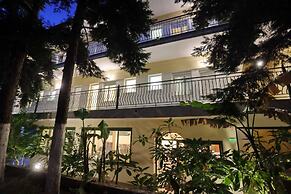 Spanos Apartments Anna's Lodge