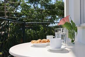 Spanos Apartments Anna's Lodge