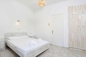 Spanos Apartments Anna's Lodge