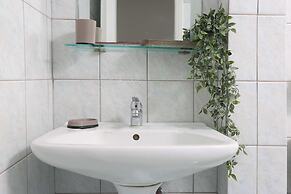 Spanos Apartments Anna's Lodge