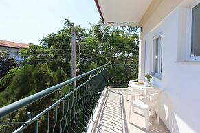 Spanos Apartments Anna's Lodge