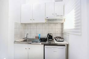 Spanos Apartments Anna's Lodge