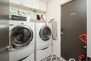 Peoria Oasis on Golf Course Pool Putting Green