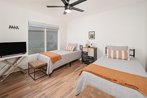 Peoria Oasis on Golf Course Pool Putting Green