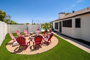 Peoria Oasis on Golf Course Pool Putting Green