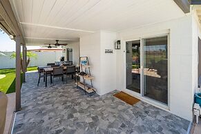 Peoria Oasis on Golf Course Pool Putting Green